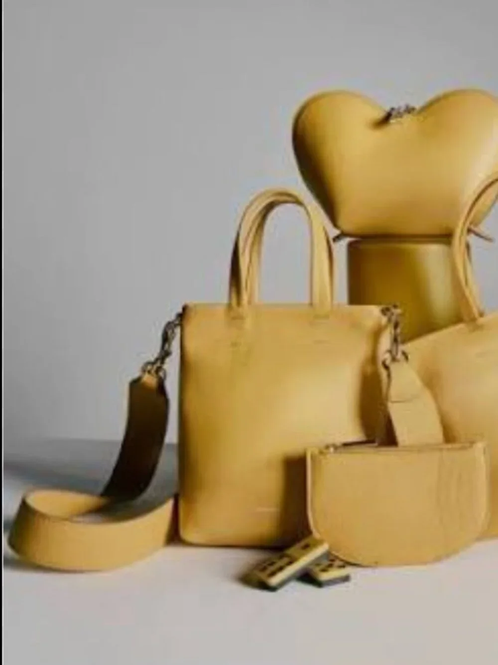 NEW Cuyana Easy Phone Tote in Daffodil Pebbled Leather